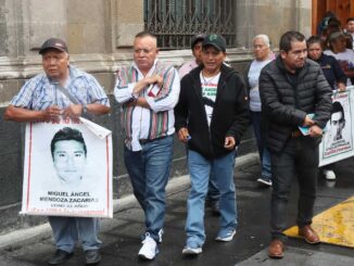 Familiares de Ayotzinapa acusan falta de “avances sustanciales” en el caso tras reunión con Sheinbaum