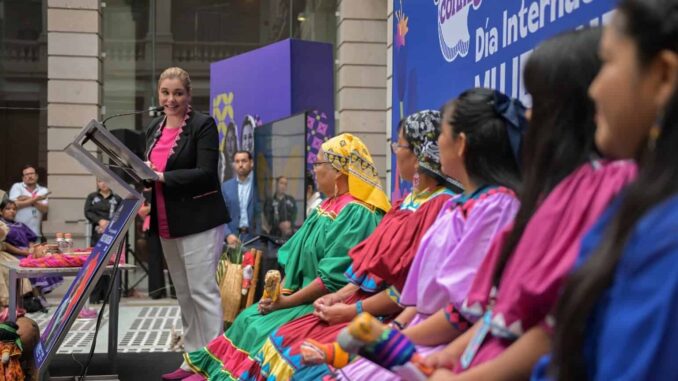 Maru Campos encabeza ceremonia por la Conmemoración del Día de la Mujer Indígena