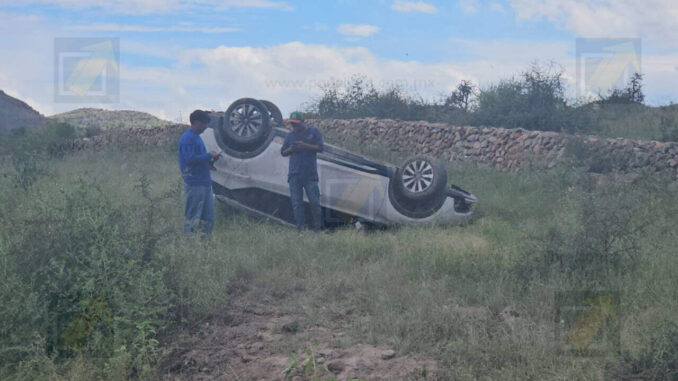 Se registra segunda volcadura en las Curvas del Perico;  solo daños