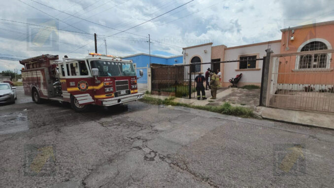 Bomberos controlan incendio en vivienda de Paseos de Chihuahua