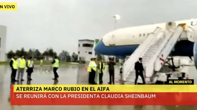 Marco Rubio llega a México; es recibido por el canciller Juan Ramón de la Fuente