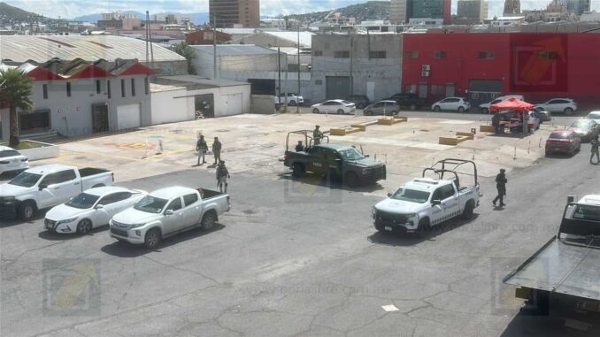 Clausuran gasolinera en operativo federal en avenida Ocampo y Teófilo Borunda Sur