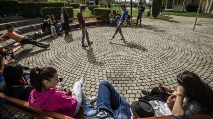 Reino Unido advierte a estudiantes extranjeros que serán expulsados si vencen sus visas