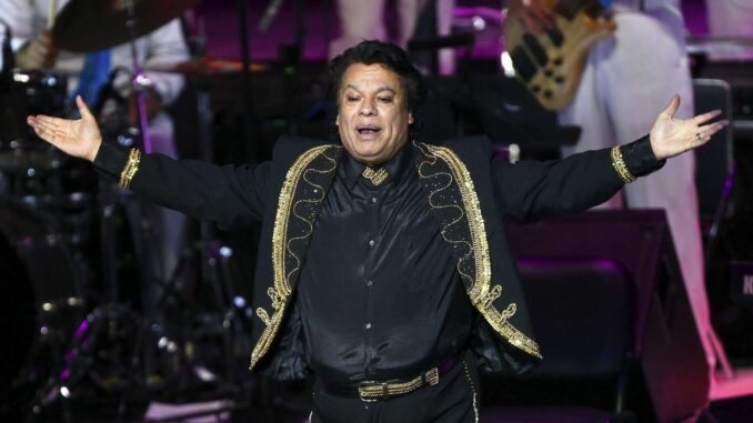 Homenaje a Juan Gabriel reúne a fans mexicanos y extranjeros en Ciudad Juárez