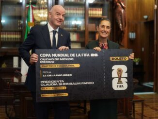 Sheinbaum revela qué hará con el boleto gigante que le regaló Infantino
