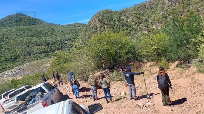 Localizan cuatro cadáveres calcinados dentro de un vehículo en Moris