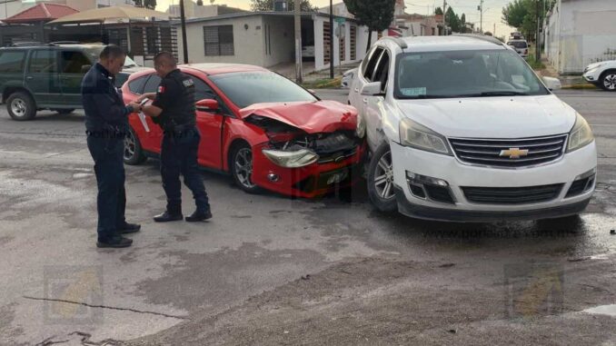 Choque en la avenida Américas deja dos mujeres lesionadas y fuertes daños