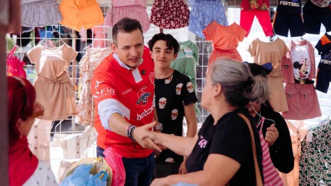 Recorre Marco Bonilla el mercado de “La Rayón” en Juárez