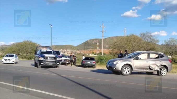 Choque en entronque rumbo a Santa Eulalia deja una mujer lesionada