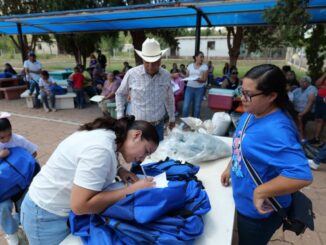 Arturo Zubia cumple compromiso con la comunidad de La Perla