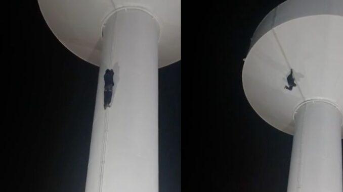 (VIDEO FUERTE) Captan el momento en que un joven trepa a un tanque elevado en Ojinaga y cae