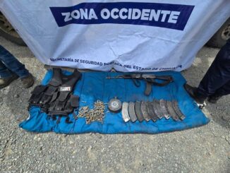 Detienen a hombre armado durante persecución; aseguran fusil, cargadores y vehículo en Madera