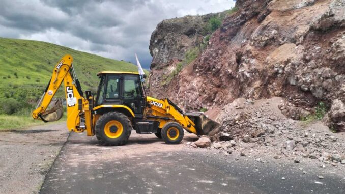 Retira SCOP más de 13 toneladas de material rocoso en la carretera Santa Isabel – Anáhuac