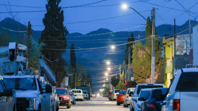 Modernizan calles de colonia Villa Nueva con luminarias LED