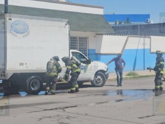 Choque entre camión urbano y repartidor provoca fuga de gas en avenida Niños Héroes