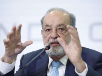 Carlos Slim firma contrato con Pemex por mil 991 millones de dólares para perforación