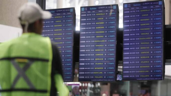 Falla en torre de control del AICM retrasa decenas de vuelos