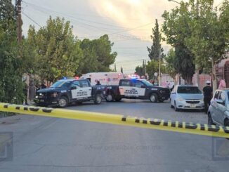 Muere sujeto drogado cuando forcejeaba con policías tras golpear a su madre