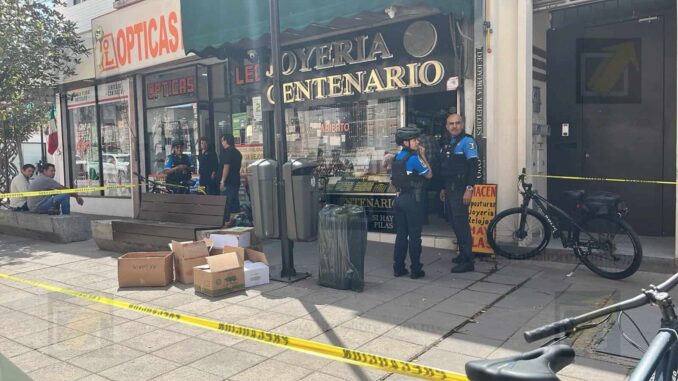 Desalojan joyería en el Centro tras seis años de adeudo