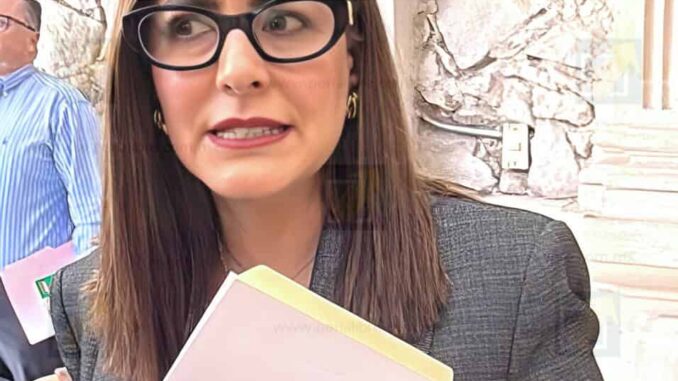 Magistrada presidenta arriba a palacio para reunión con la gobernadora 