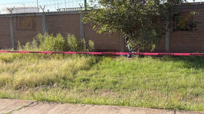 Hallan a hombre sin vida al exterior de la planta Pemex en la carretera a Delicias