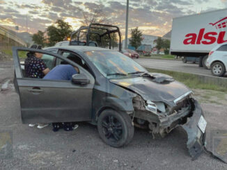 Choque en vialidad Sacramento deja a dos motociclistas graves