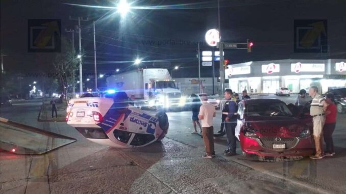 Choque y volcadura en Chihuahua 2000 deja dos lesionados