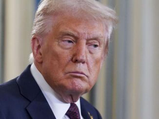 Demandan a Trump por prohibir ayuda a indocumentados con fondos destinados a víctimas