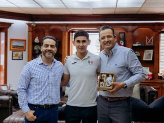 Recibe alcalde Bonilla al marchista Julio César Salazar