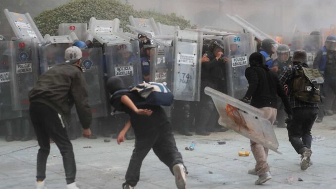 Policía CDMX actuó con prudencia y cabeza fría durante la violencia en marcha del 2 de octubre: Pablo Vázquez