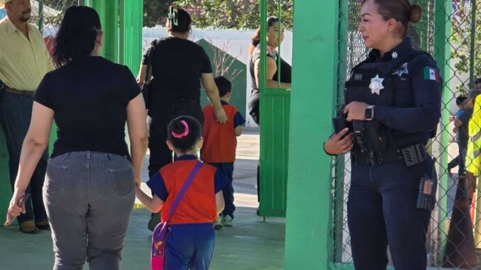 Refuerzan vigilancia en planteles educativos