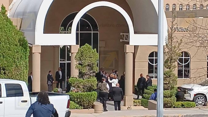 Maru Campos asiste a Mausoleos para despedir a su esposo Víctor Cruz Russek