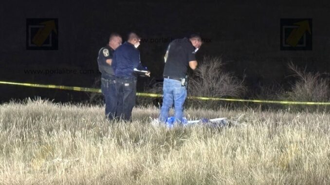 Hallan a hombre ejecutado y envuelto en lona azul en ejido El Fresno