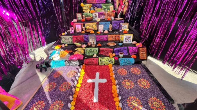 Invita Gobierno Municipal a los comités de vecinos a participar en Concurso de Altar de Muertos 2025