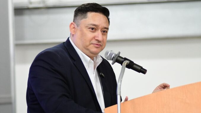 Propone Alfredo Chávez garantizar derechos de maternidad y seguridad para mujeres universitarias