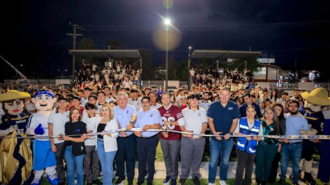 Entrega alcalde gradería y luminarias de cancha de fútbol americano del CETIS 86