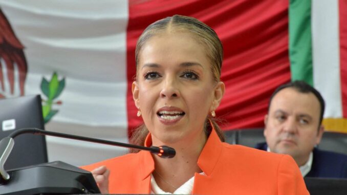 Xóchitl Contreras exige al alcalde Cruz Pérez, frenar cobro del engomado ecológico y suspender multas de $3,394 pesos a los juarenses