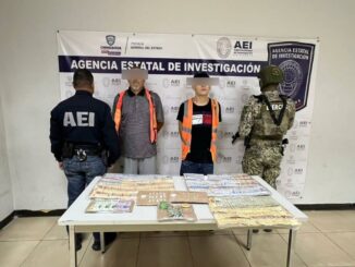 Durante cateo detienen a dos hombres por posesión de drogas y más de 99 mil pesos en dinero en efectivo