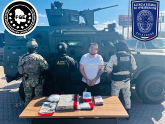 Detienen a hombre con arma, cocaína y 121 mil dólares