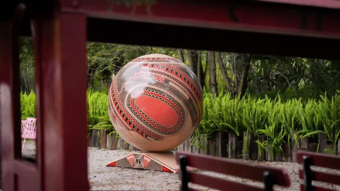Esferas monumentales de Mata Ortiz conquistan la Ciudad de México