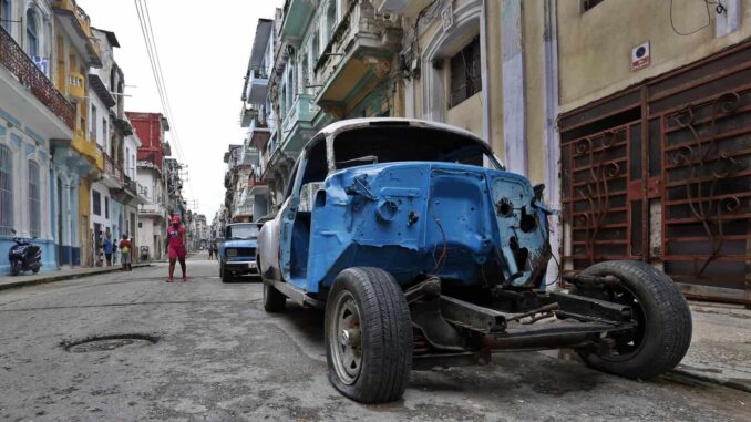 ¿Son las sanciones de EE.UU. la causa principal de la crisis en Cuba? Hablan ocho economistas