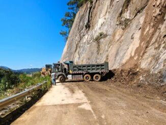 Ejército Mexicano despliega maquinaria pesada para rehabilitar caminos en zonas afectadas por lluvias