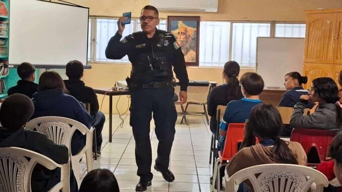 Llevan policías municipales pláticas preventivas a secundarias