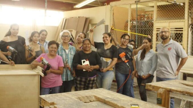 Desarrolla CEJUM taller de carpintería para mujeres en proceso de empoderamiento