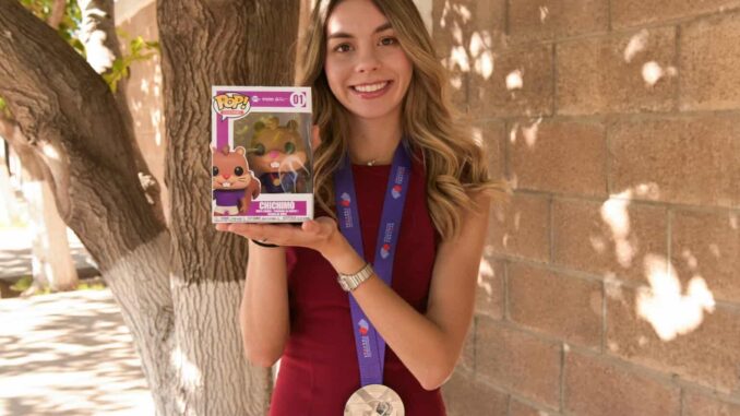 Maru Campos reconoce a Alegna González como un ejemplo para los chihuahuenses