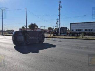 Choque con volcadura paraliza el tráfico en el periférico R. Almada