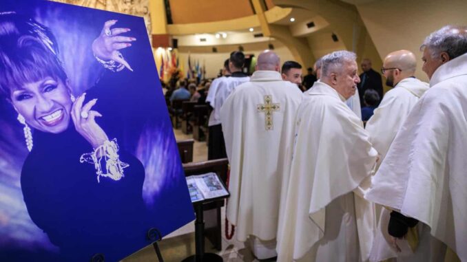 Cubanos en EE.UU. celebran a Celia Cruz como una «diosa» que «triunfó ante el comunismo»