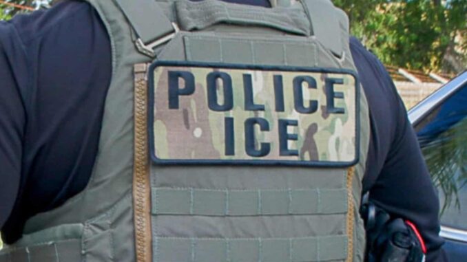 Redadas de ICE llegan a barrios mexicanos de Chicago en medio del repudio del arzobispo