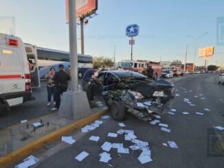 Choque entre camión y auto deja un joven herido en la avenida Tecnológico