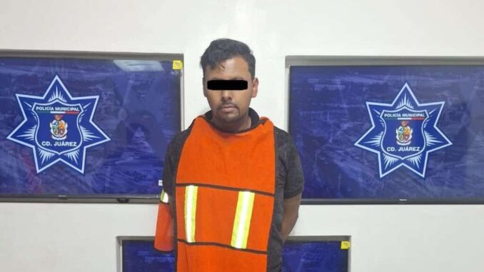 Arrestan a 2 por robar camioneta en plaza comercial de la Tecnológico